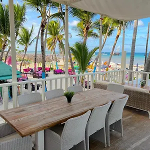 https://vacation-suites-with-rooftop-pool-beach-club-spa.comcaribbean.com